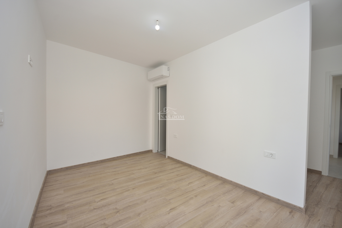 Žaborić - Dvojna hiša S2, 70 m od morja, novogradnja z vrtom in teraso