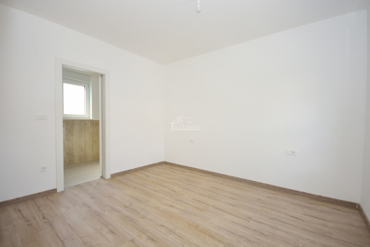 Žaborić - Dvojna hiša S2, 70 m od morja, novogradnja z vrtom in teraso