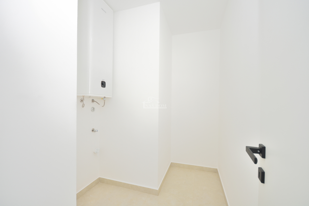 Žaborić - Dvojna hiša S2, 70 m od morja, novogradnja z vrtom in teraso