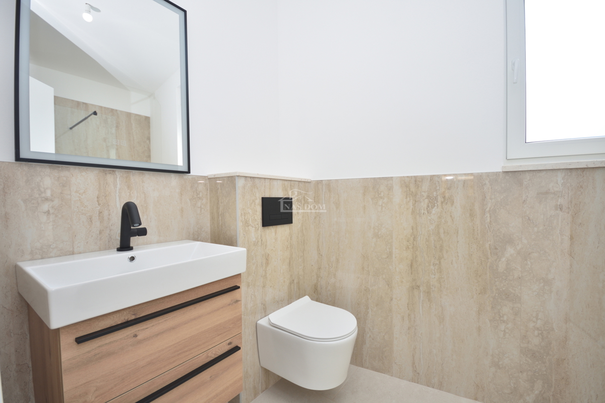 Žaborić - Dvojna hiša S2, 70 m od morja, novogradnja z vrtom in teraso