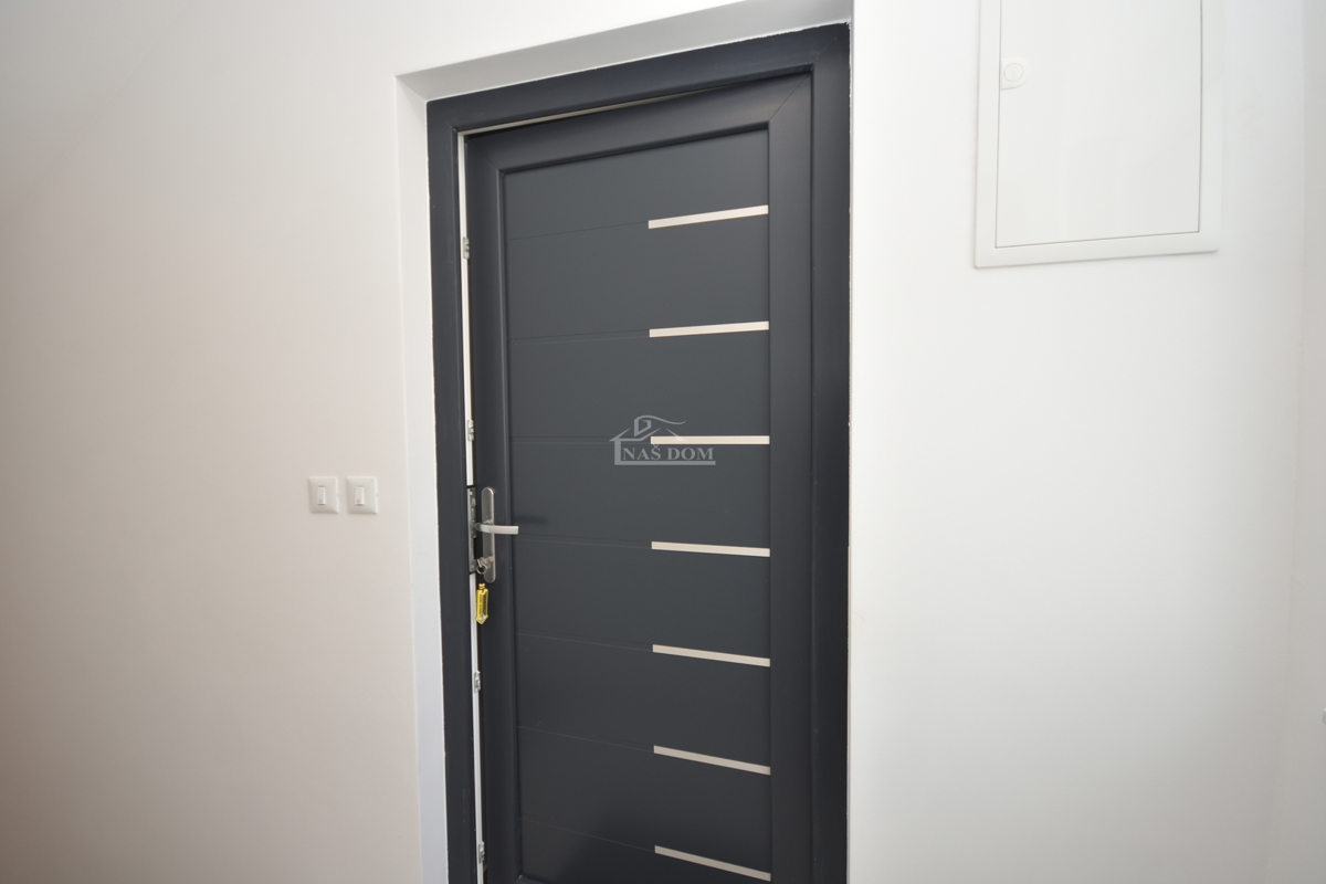 Vodice - Trosobno stanovanje S2 v prvem nadstropju, odlična lokacija