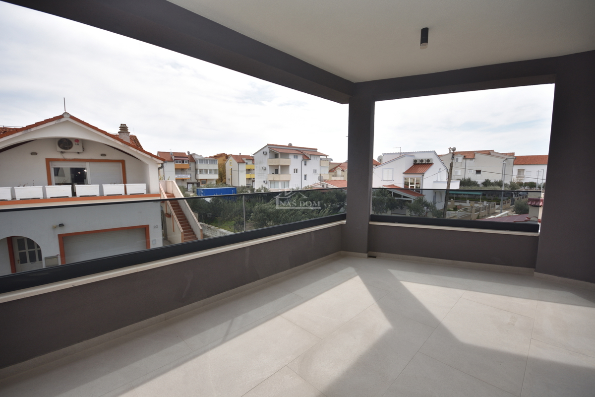 Vodice - Trosobno stanovanje S2 v prvem nadstropju, odlična lokacija