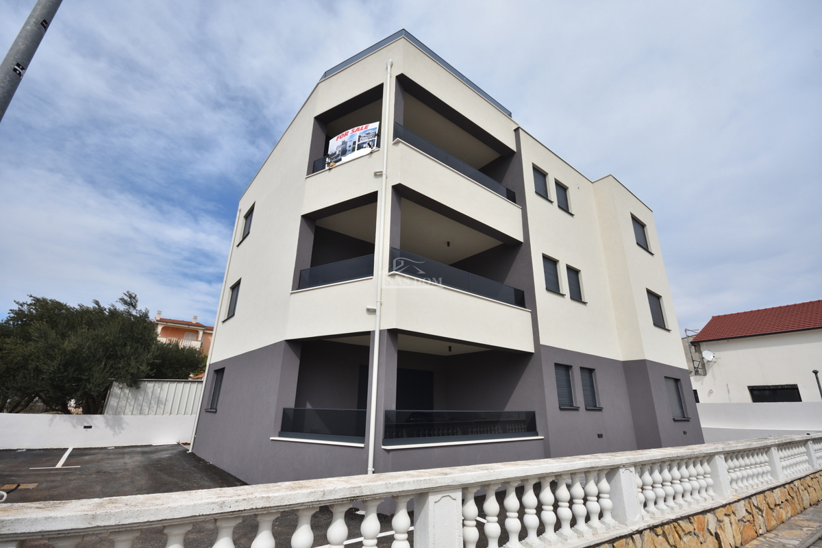 Vodice - Trosobno stanovanje S2 v prvem nadstropju, odlična lokacija