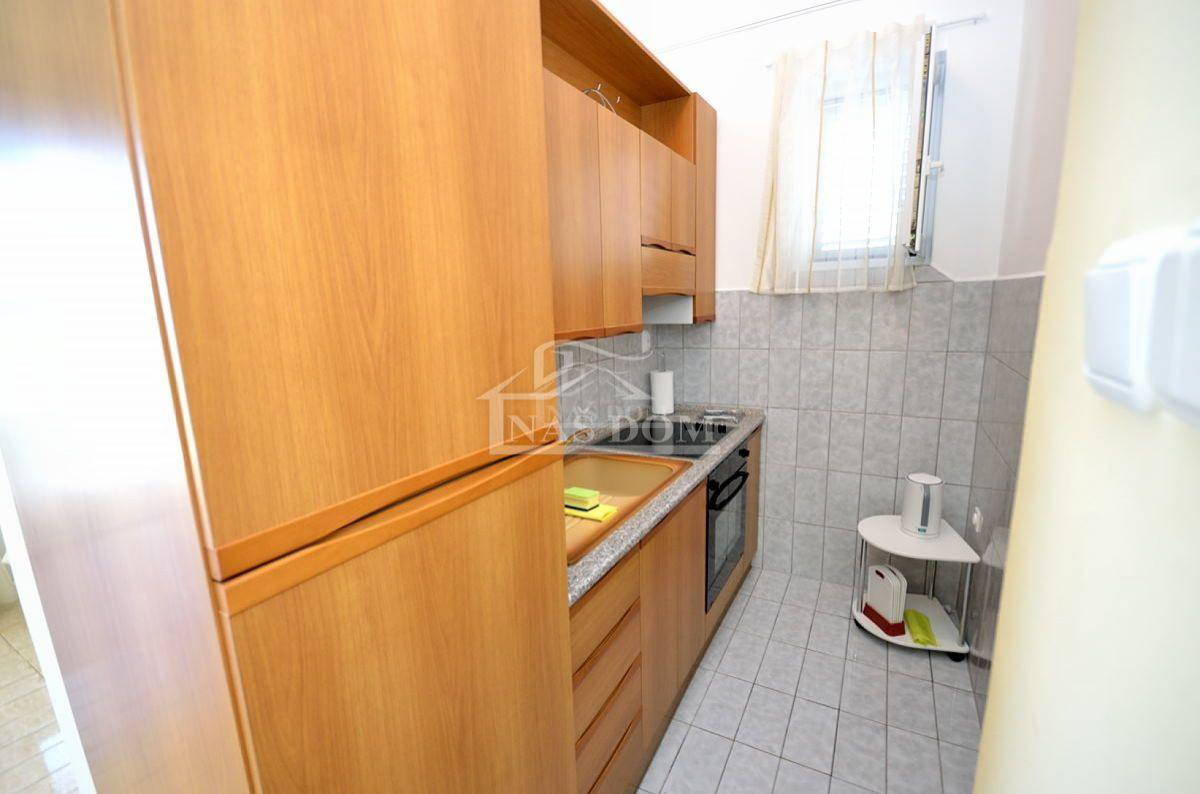 Srima, luksuzna kuća s 5 stanova, 50m od plaže