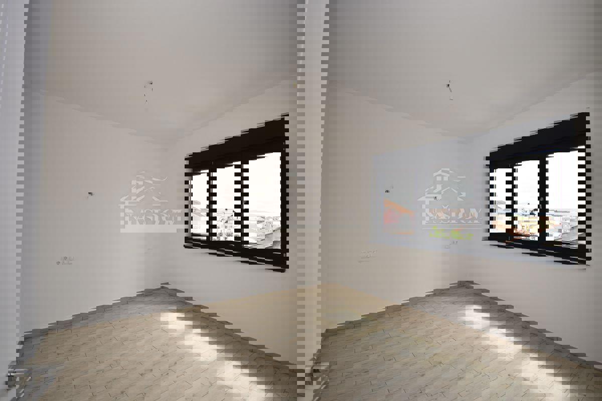 Vodice - Penthouse s krovno teraso