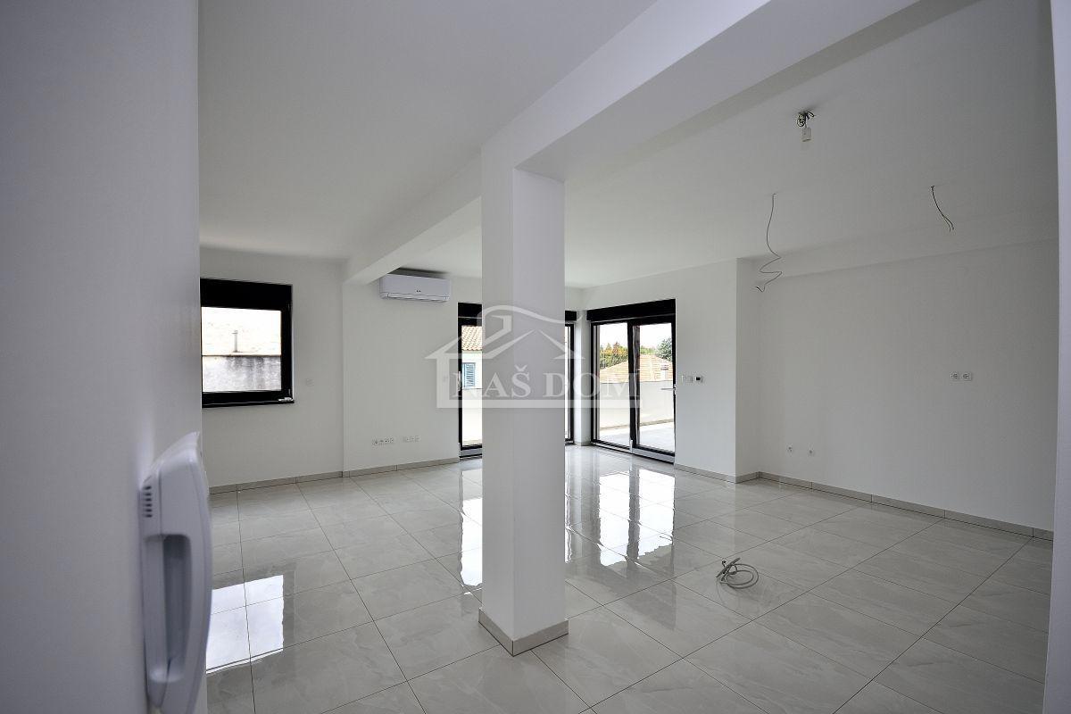 Vodice - Penthouse s krovno teraso