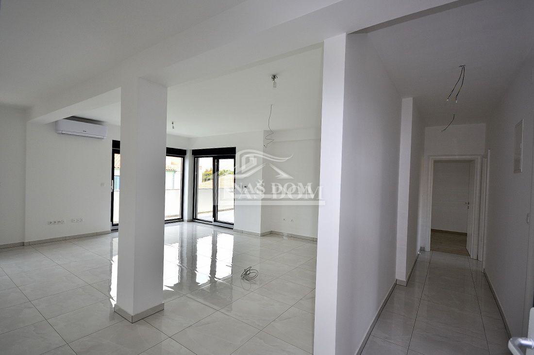 Vodice - Penthouse s krovno teraso