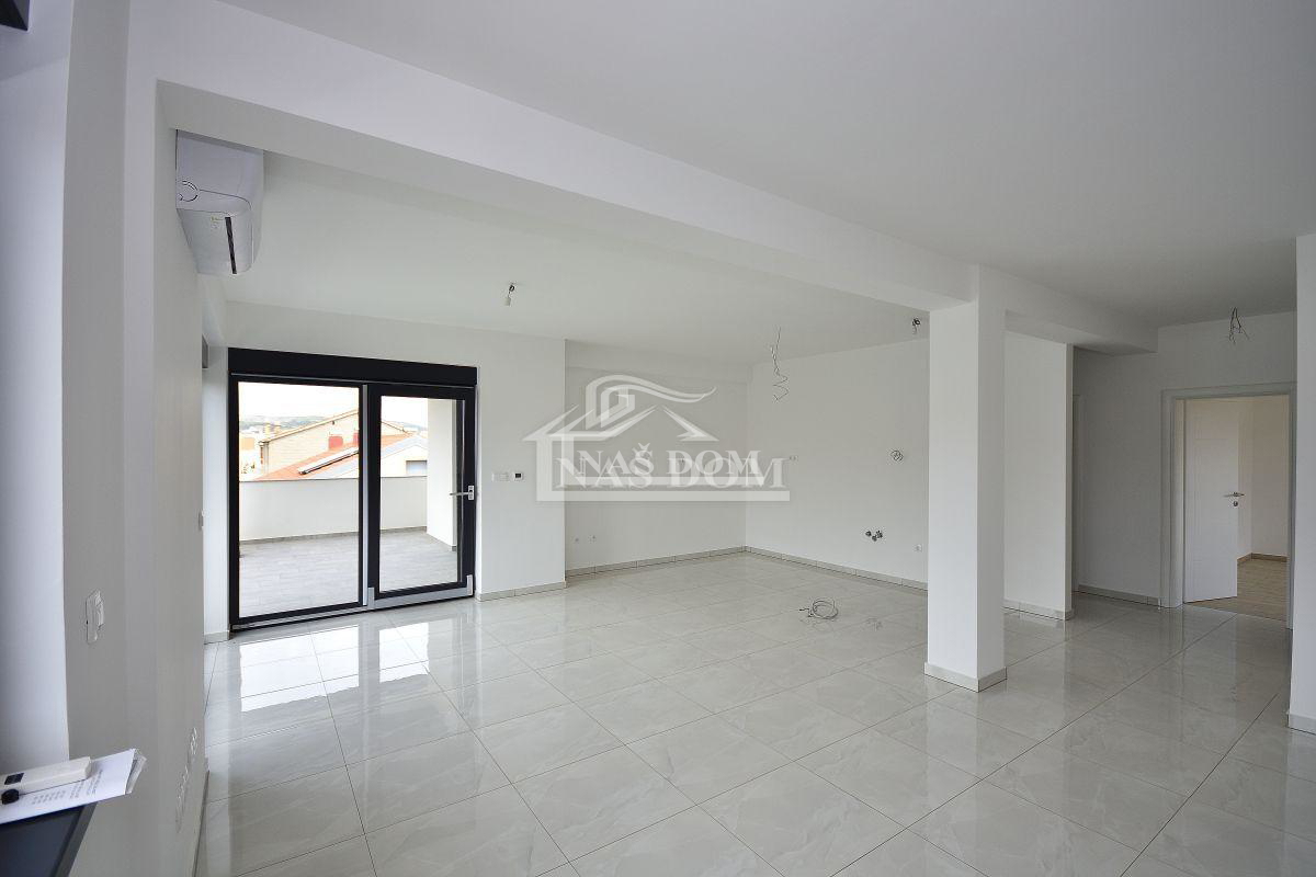 Vodice - Penthouse s krovno teraso