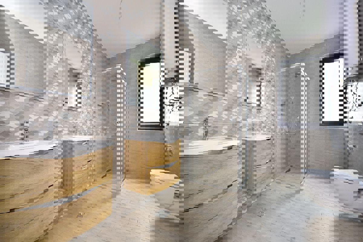 Vodice - Penthouse s krovno teraso