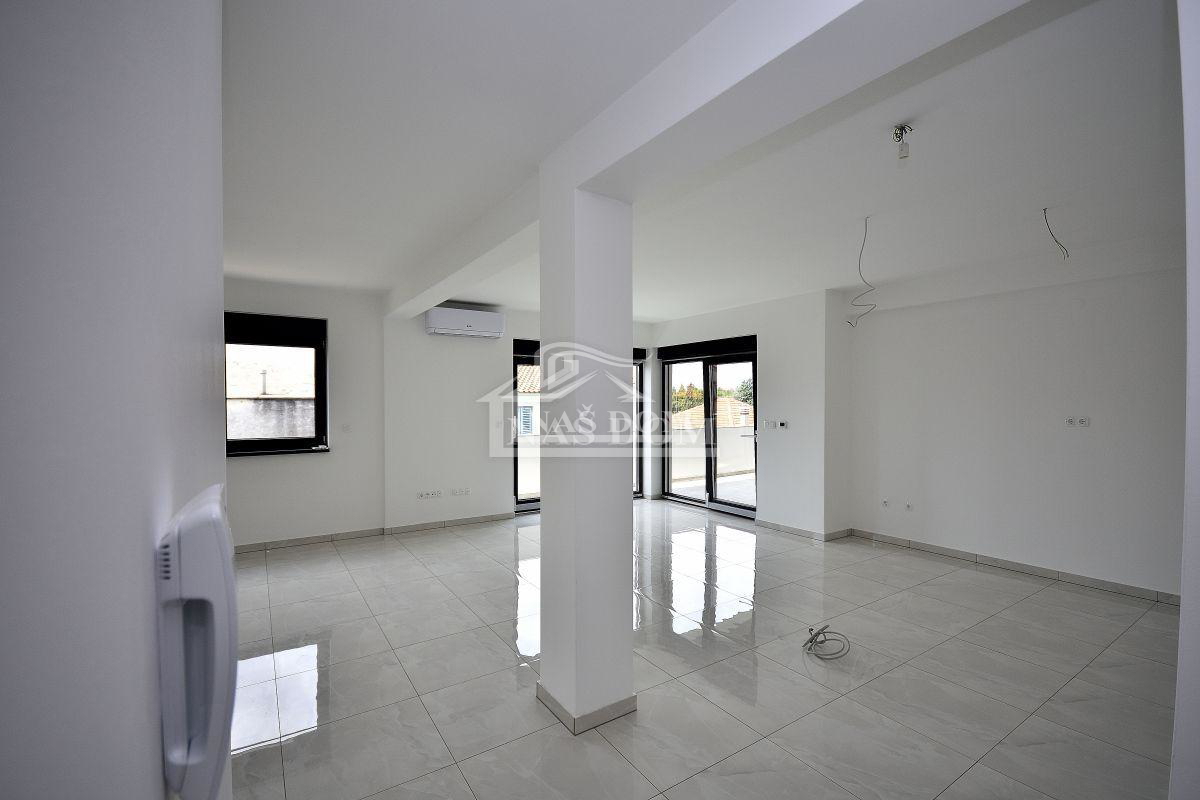 Vodice - Penthouse s krovno teraso