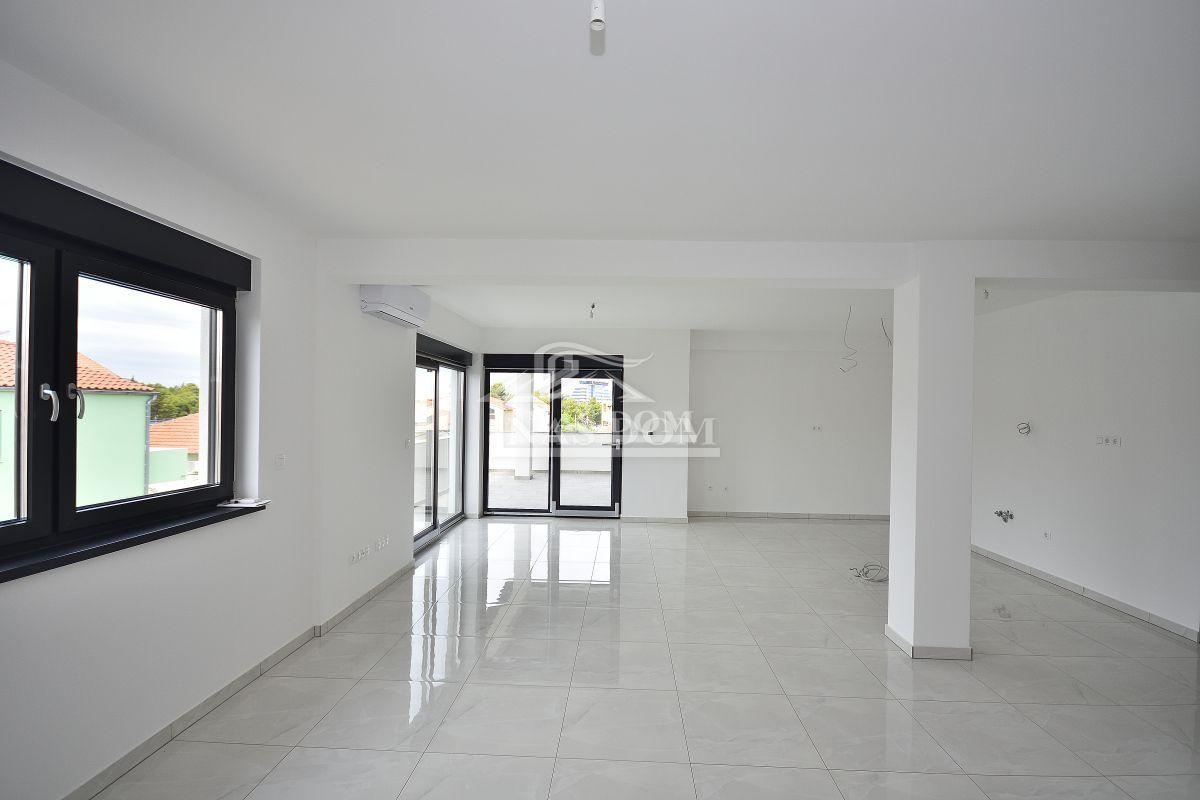 Vodice - Penthouse s krovno teraso