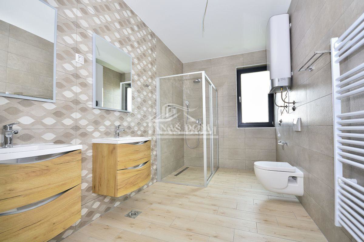 Vodice - Penthouse s krovno teraso