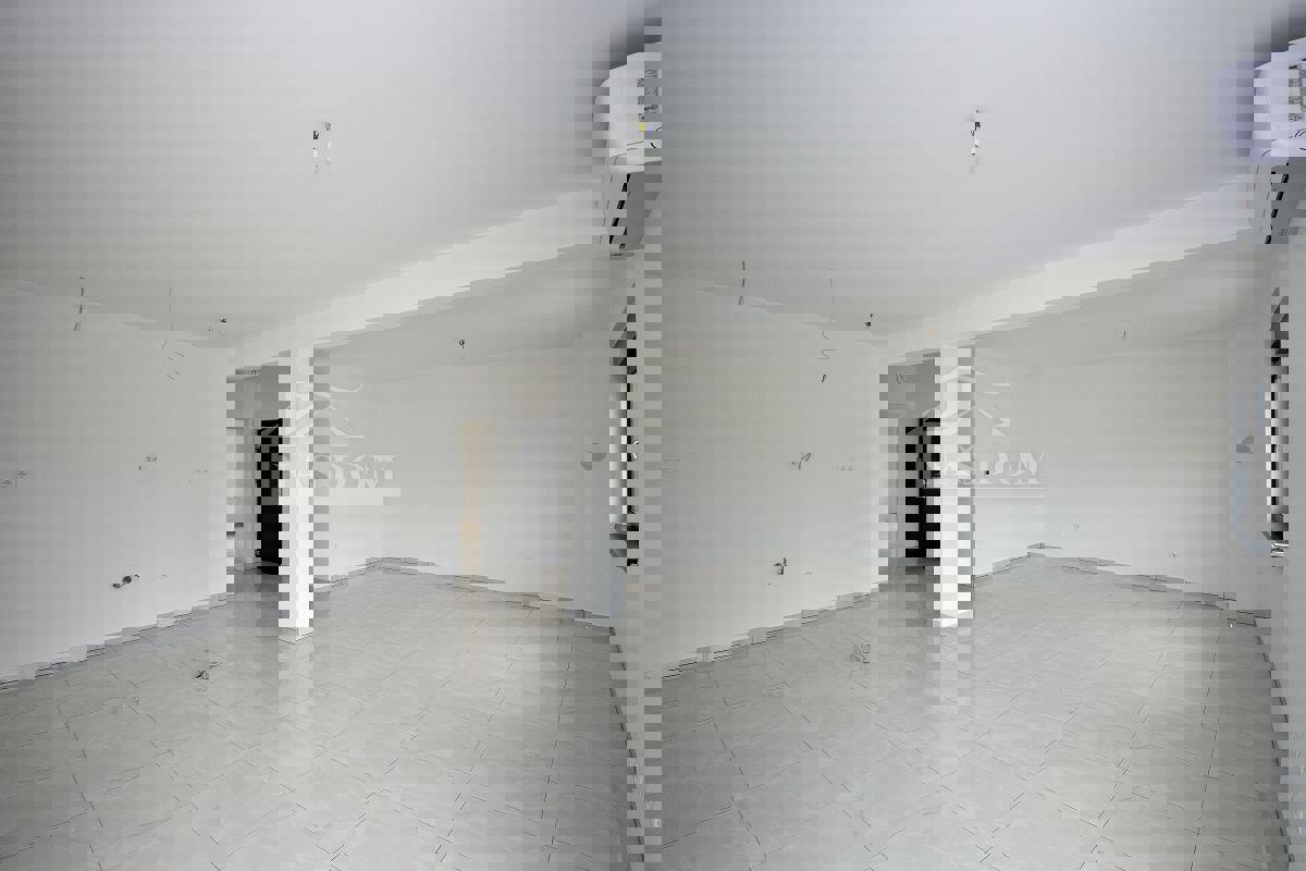 Vodice - Penthouse s krovno teraso