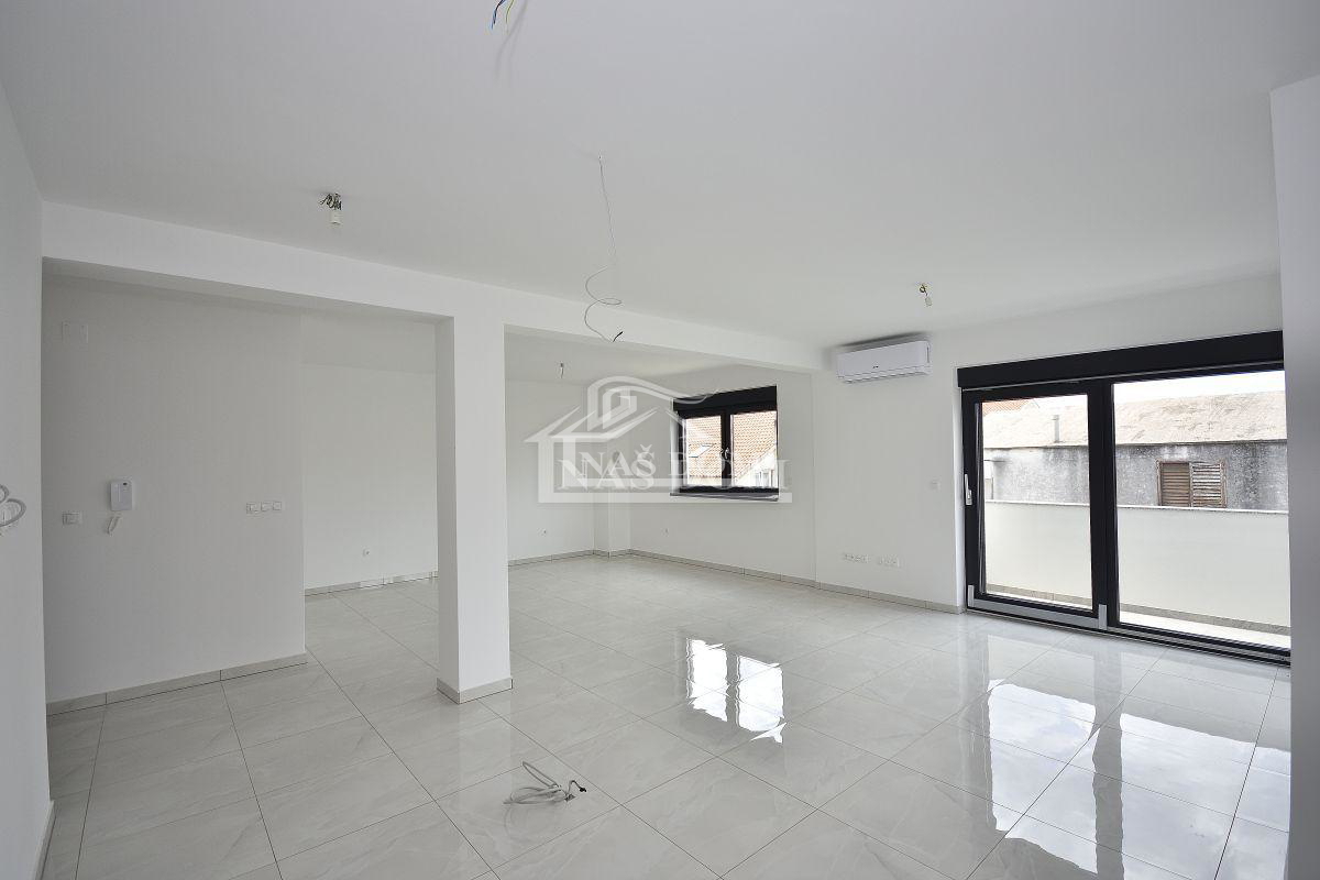 Vodice - Penthouse s krovno teraso