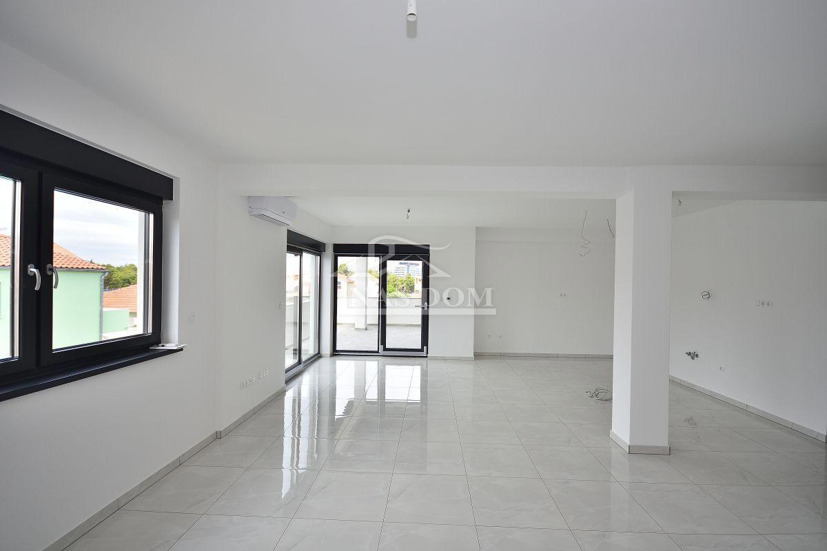 Vodice - Penthouse s krovno teraso