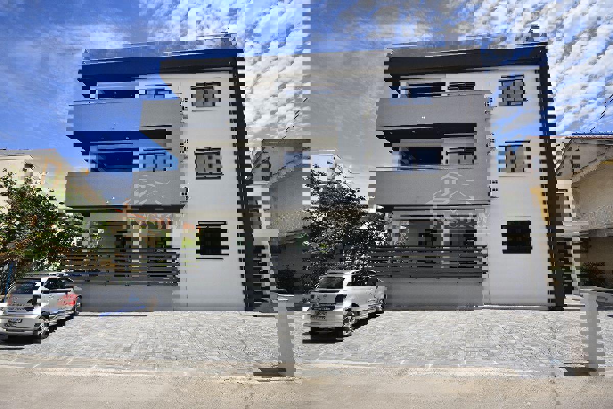 Vodice - Penthouse s krovno teraso