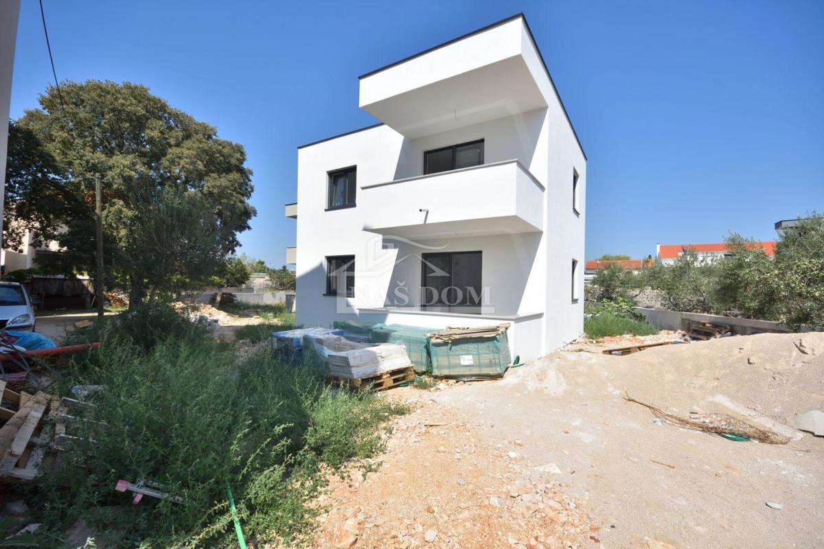 Vodice - **NOVOGRADNJA** stan s dvije spavaće sobe, 79,13 m2, I kat, 700 m od centra