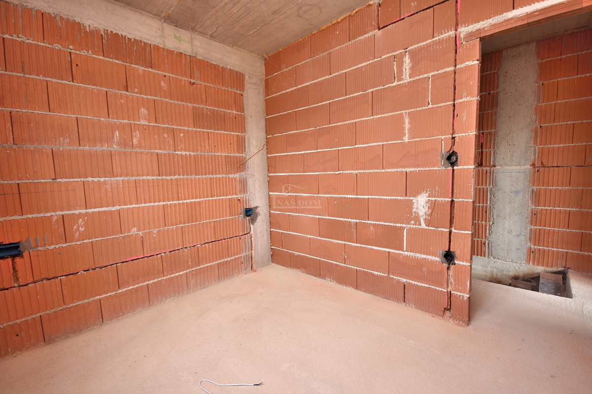 Vodice - **NOVOGRADNJA** S1 hiša na mirni lokaciji, 600 m od plaže