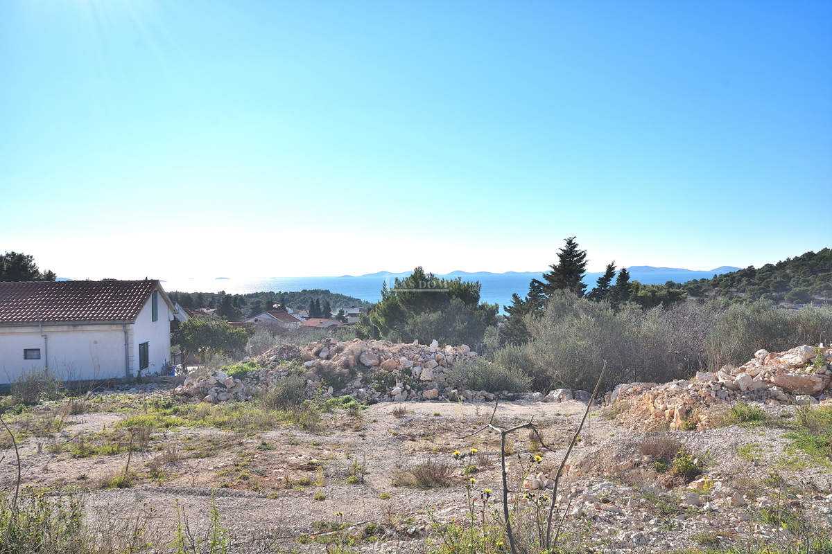 Murter - gradbena parcela s gradbenim dovoljenjem za hišo, pogled na morje