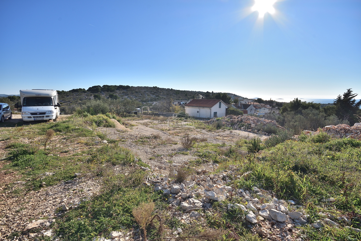 Murter - gradbena parcela s gradbenim dovoljenjem za hišo, pogled na morje