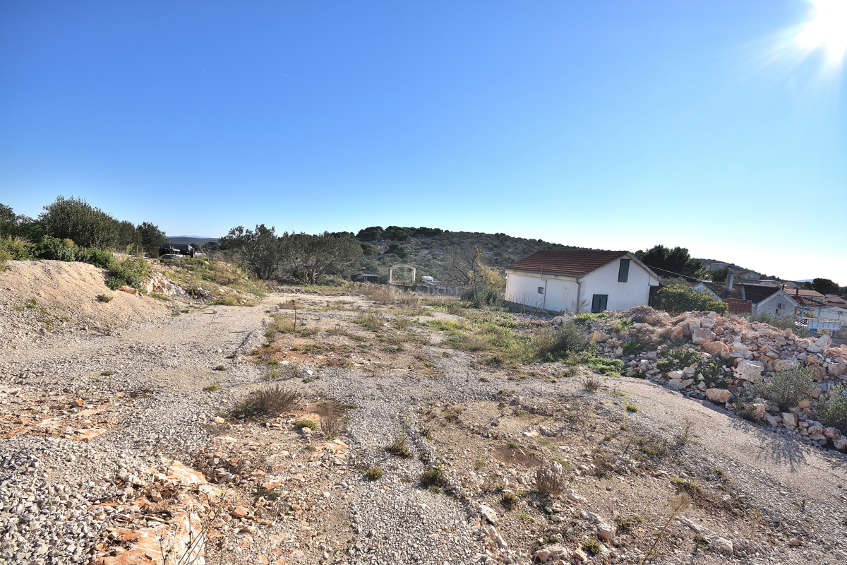 Murter - gradbena parcela s gradbenim dovoljenjem za hišo, pogled na morje