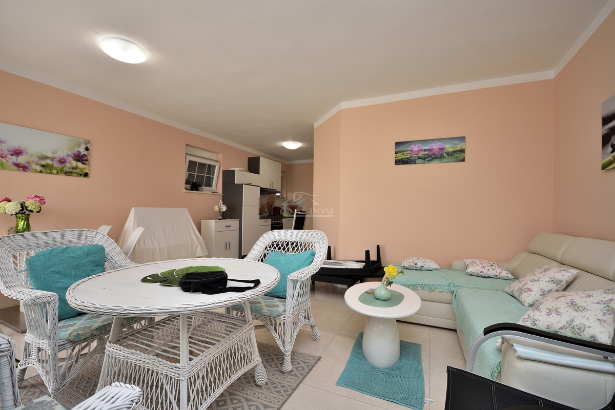 Tribunj , vila z bazenom