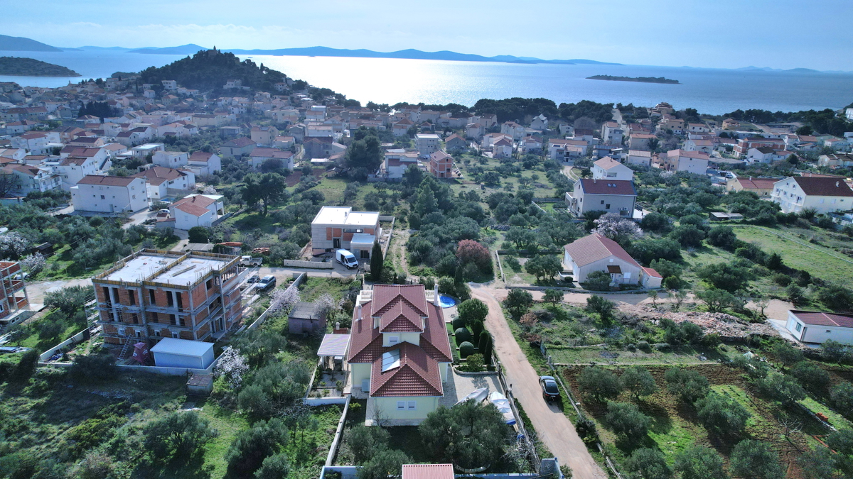 Tribunj , vila z bazenom