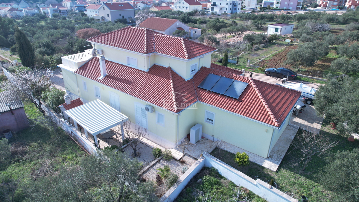 Tribunj , vila z bazenom