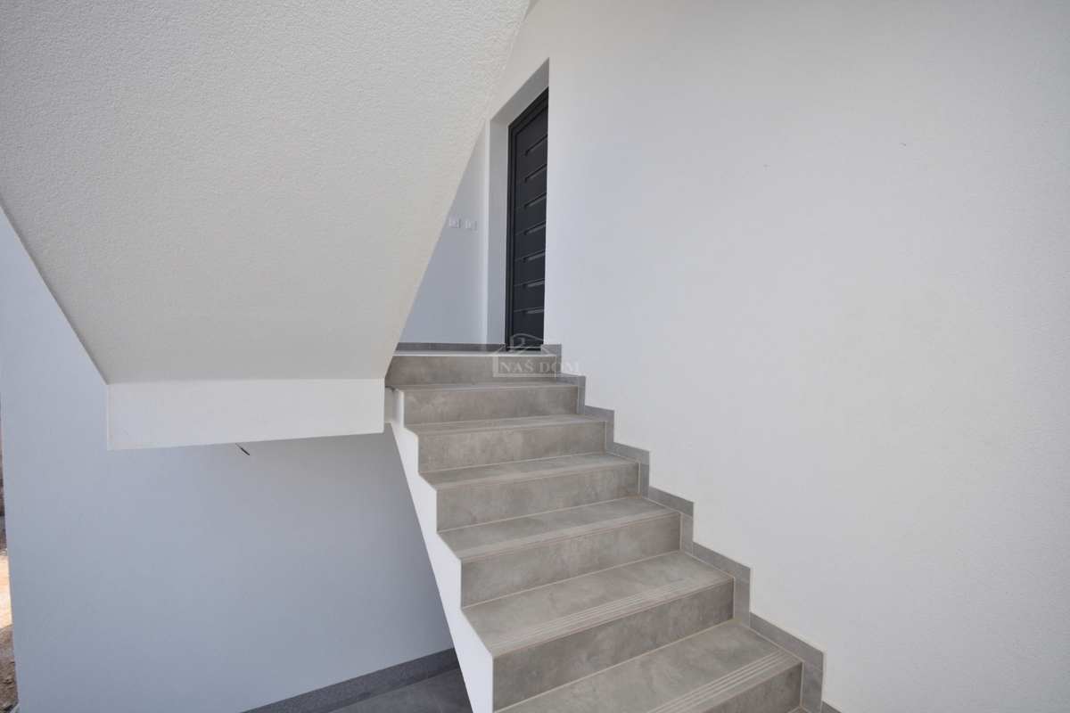 Vodice - Luksuzno stanovanje S2 v prvem nadstropju, 600 m od plaže