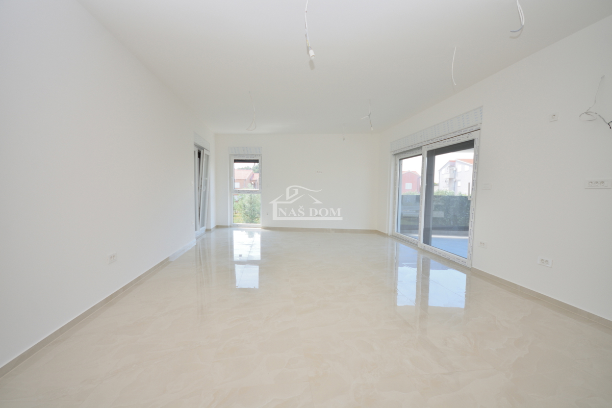 Vodice - Luksuzno stanovanje S2 v prvem nadstropju, 600 m od plaže