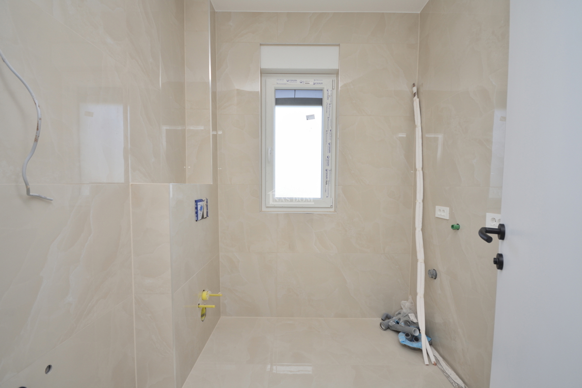 Vodice - Luksuzno stanovanje S2 v prvem nadstropju, 600 m od plaže