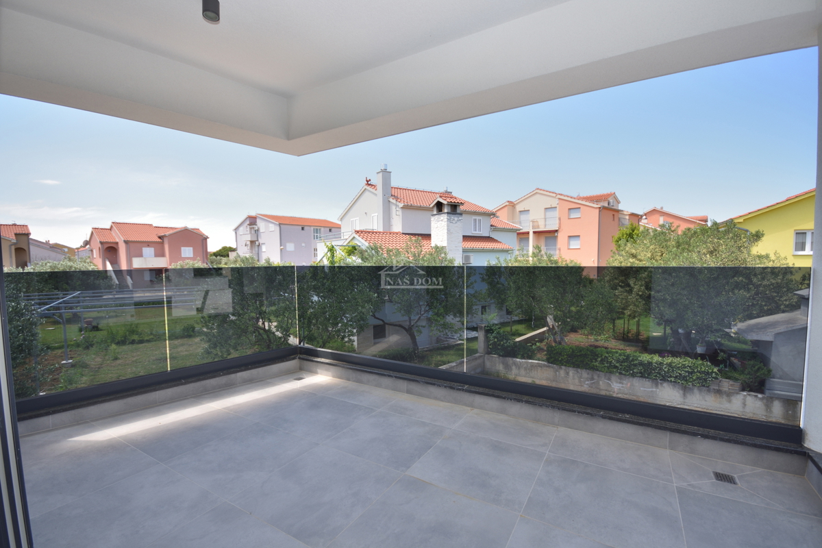 Vodice - Luksuzno stanovanje S2 v prvem nadstropju, 600 m od plaže