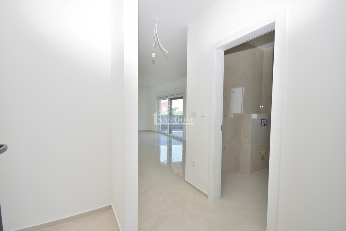 Vodice - Luksuzno stanovanje S2 v prvem nadstropju, 600 m od plaže