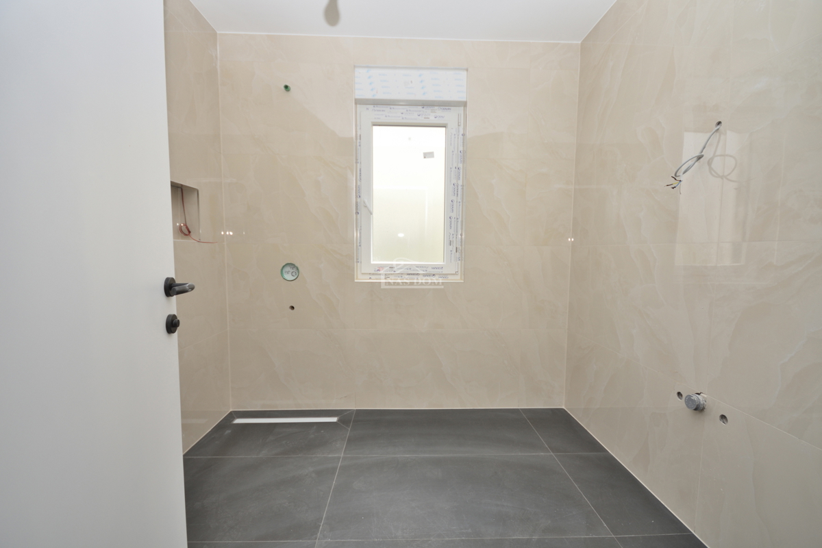 Vodice - Luksuzno stanovanje S2 v prvem nadstropju, 600 m od plaže