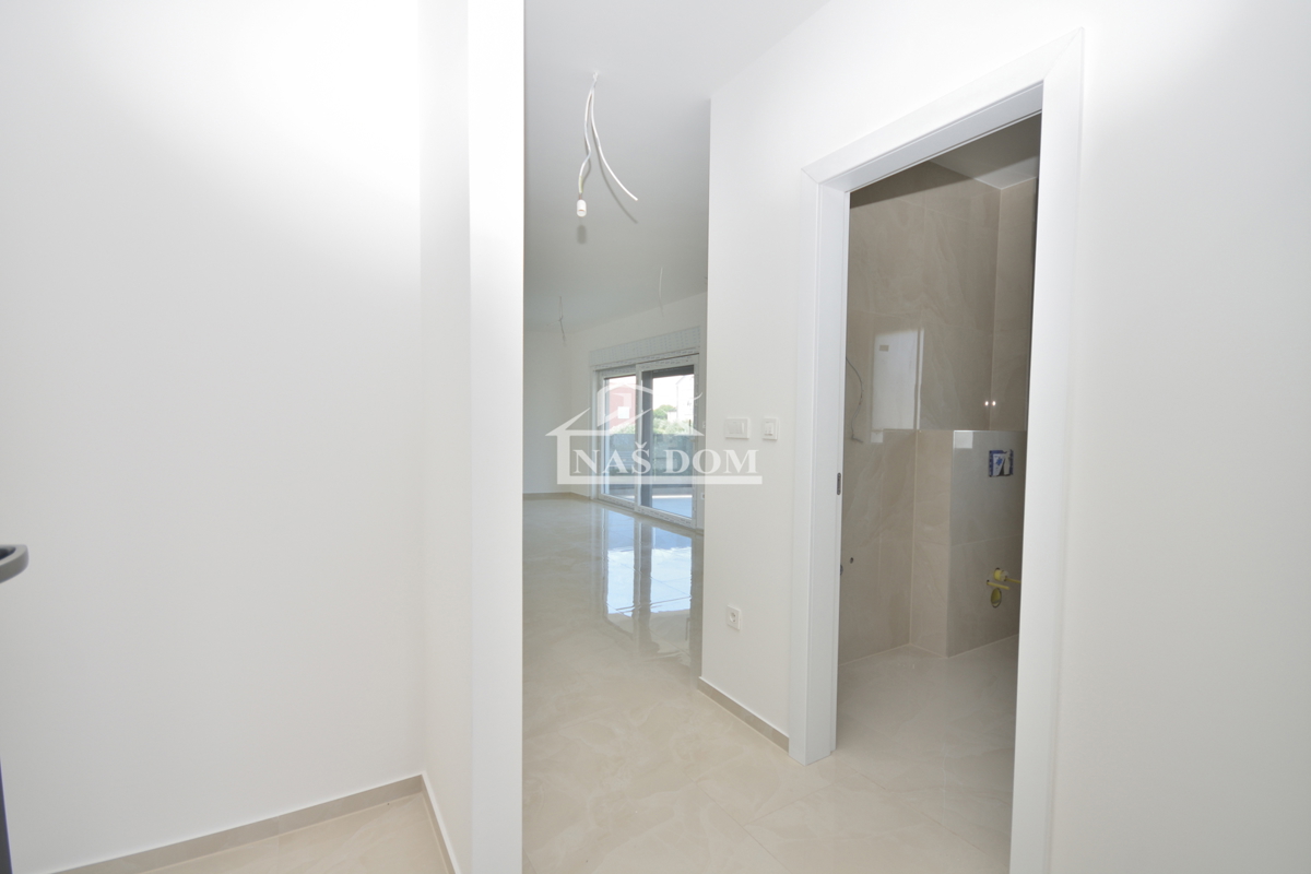 Vodice - Luksuzno stanovanje S2 v prvem nadstropju, 600 m od plaže
