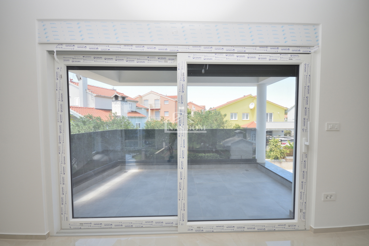 Vodice - Luksuzno stanovanje S2 v prvem nadstropju, 600 m od plaže