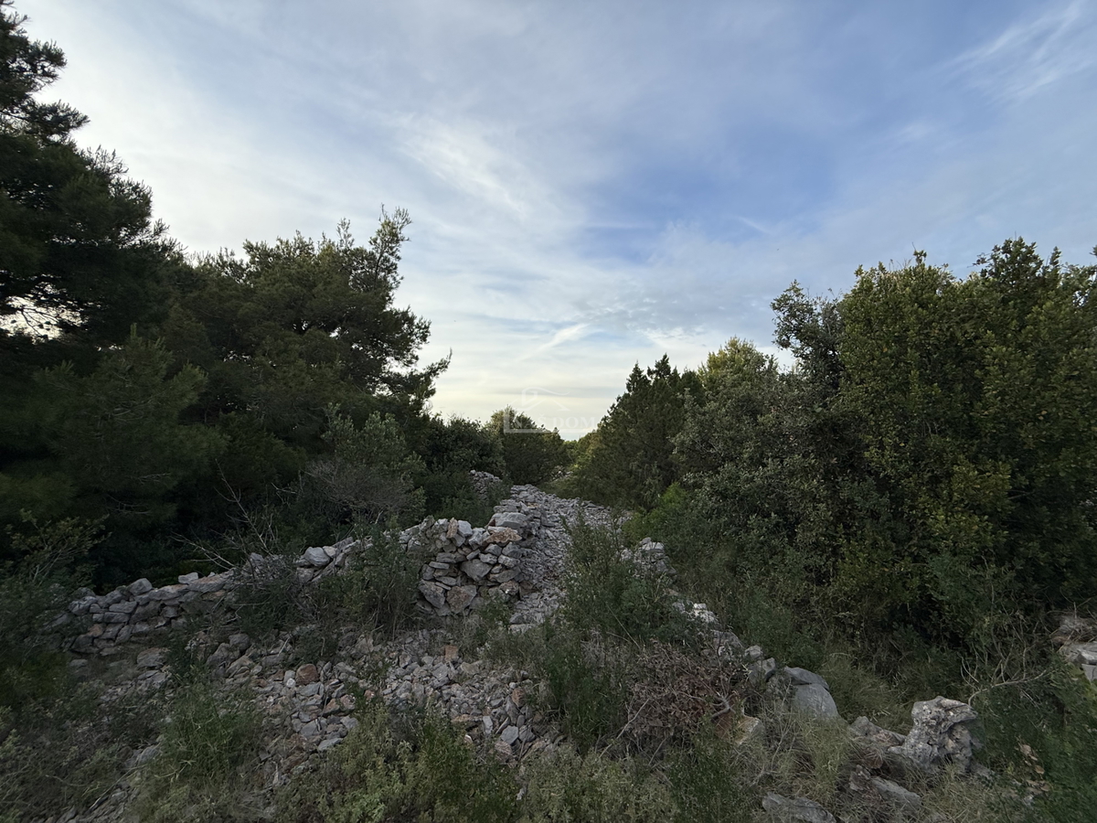 Atraktivno zemljišče na otoku Žirje