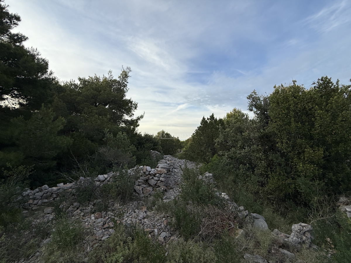 Atraktivno zemljišče na otoku Žirje