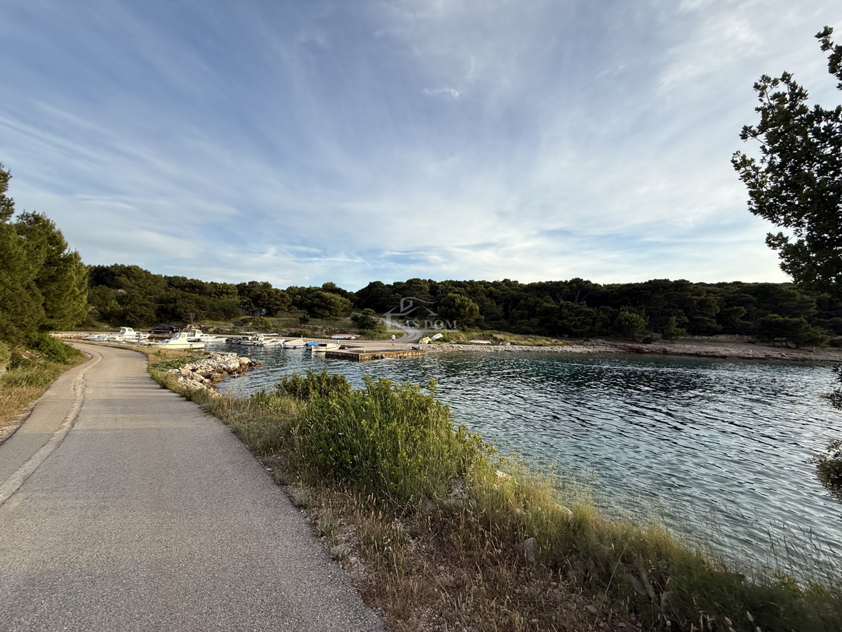 Atraktivno zemljišče na otoku Žirje