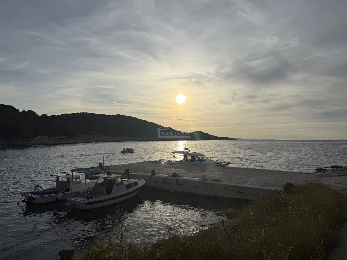 Atraktivno zemljišče na otoku Žirje