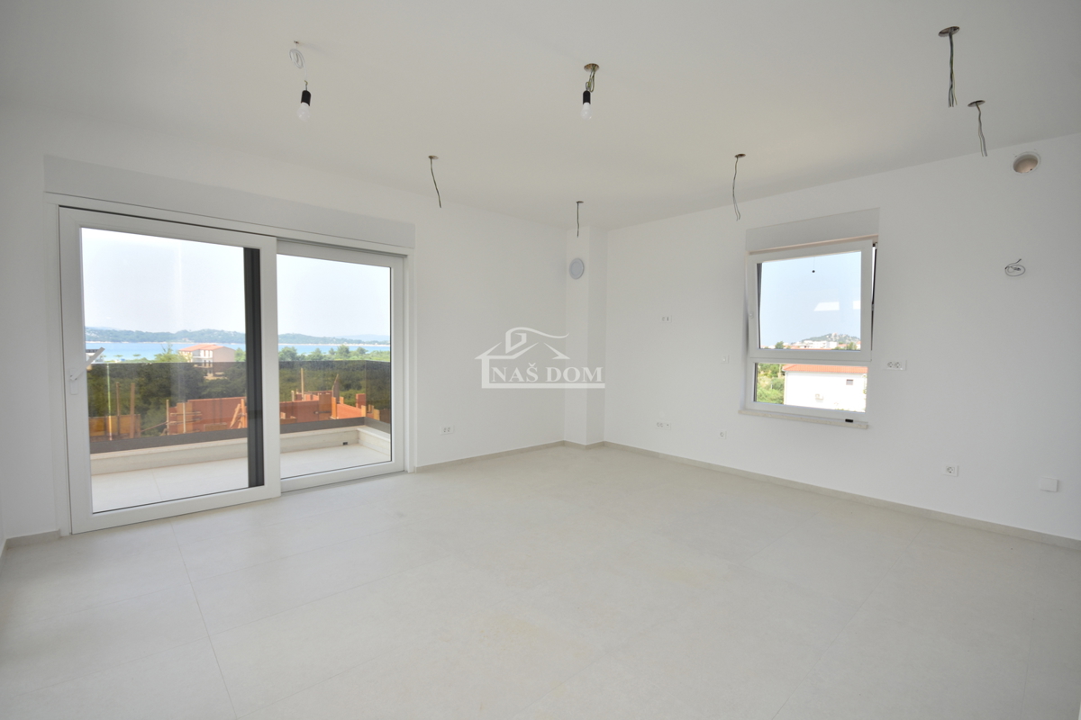 Vodice - Luksuzno stanovanje S3 s panoramskim razgledom na morje, 300 m od plaže