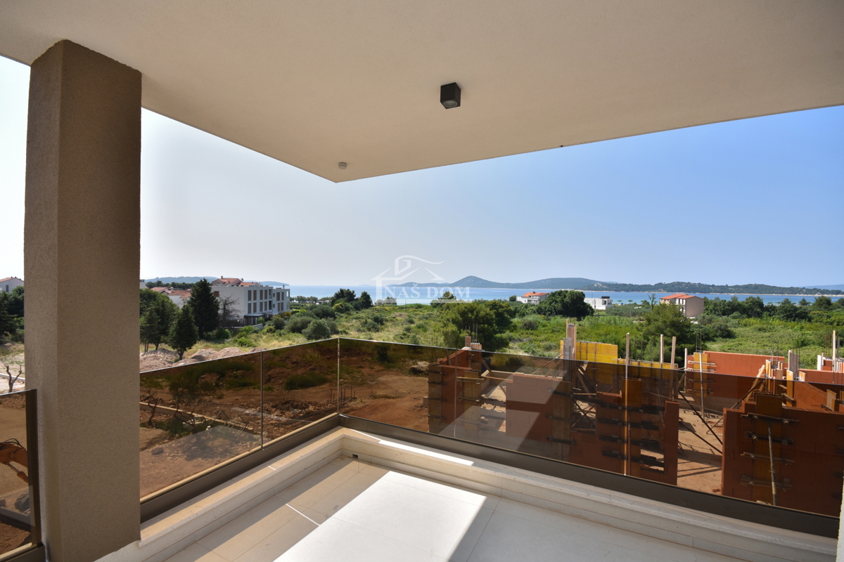 Vodice - Luksuzno stanovanje S3 s panoramskim razgledom na morje, 300 m od plaže