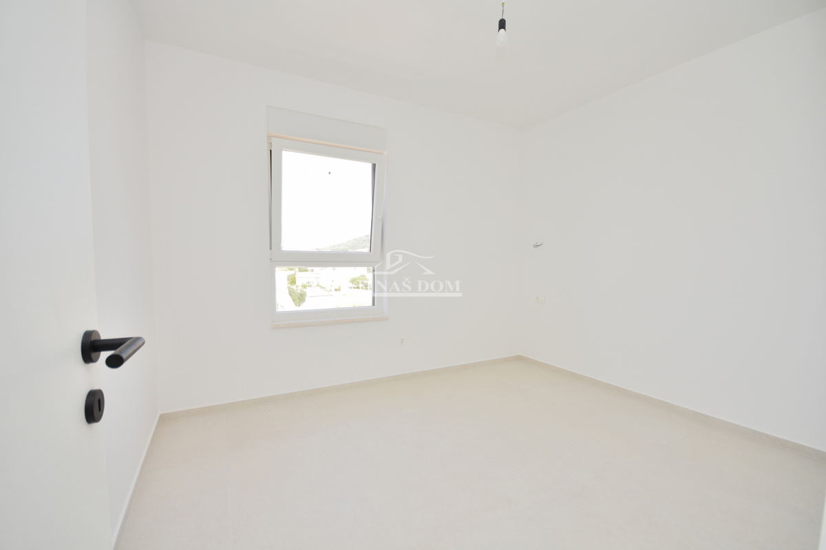 Vodice - Luksuzno stanovanje S3 s panoramskim razgledom na morje, 300 m od plaže