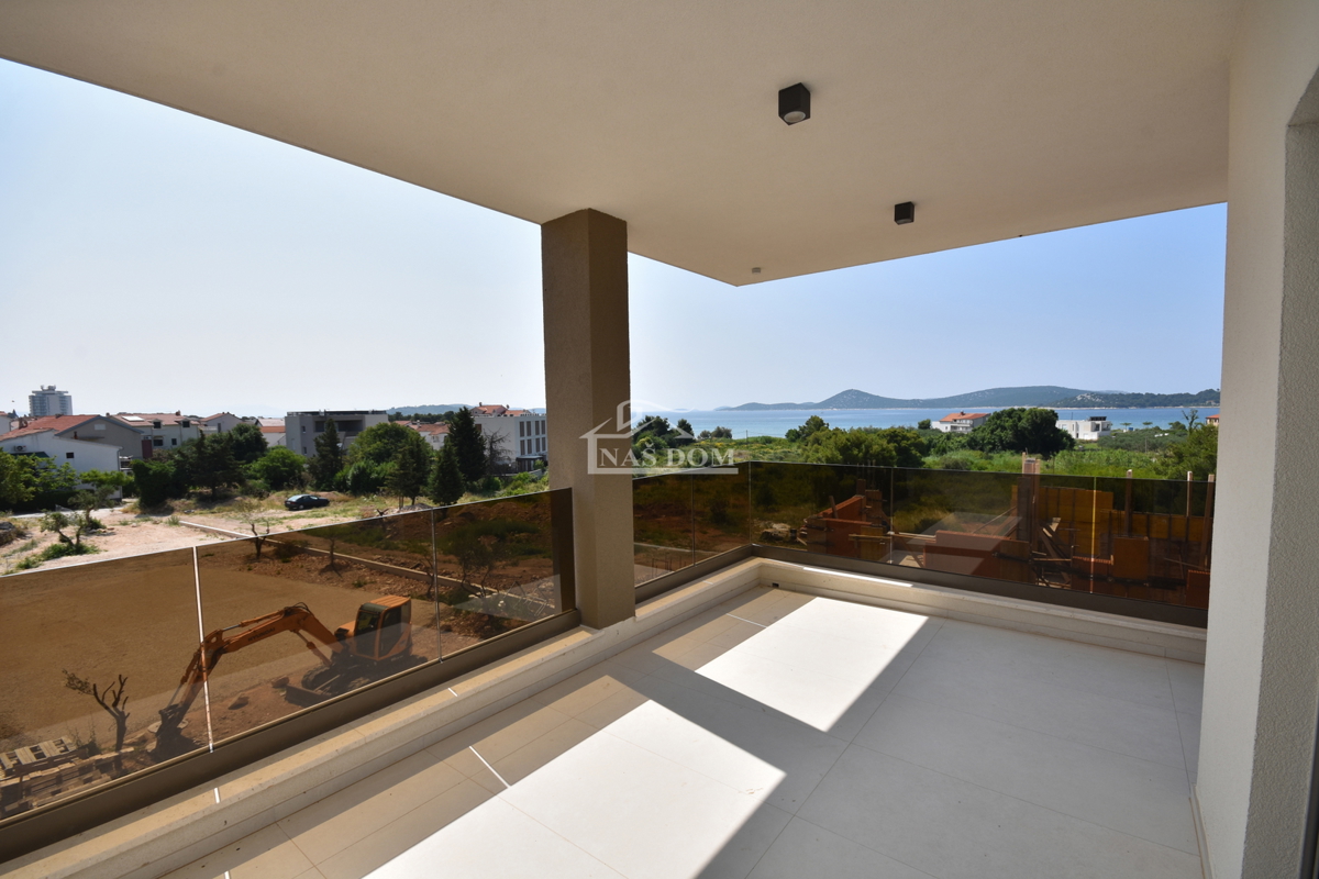 Vodice - Luksuzno stanovanje S3 s panoramskim razgledom na morje, 300 m od plaže