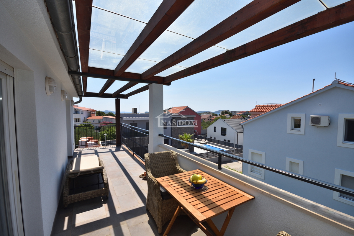 Tribunj - Enosobno stanovanje z galerijo, 450 m od plaže