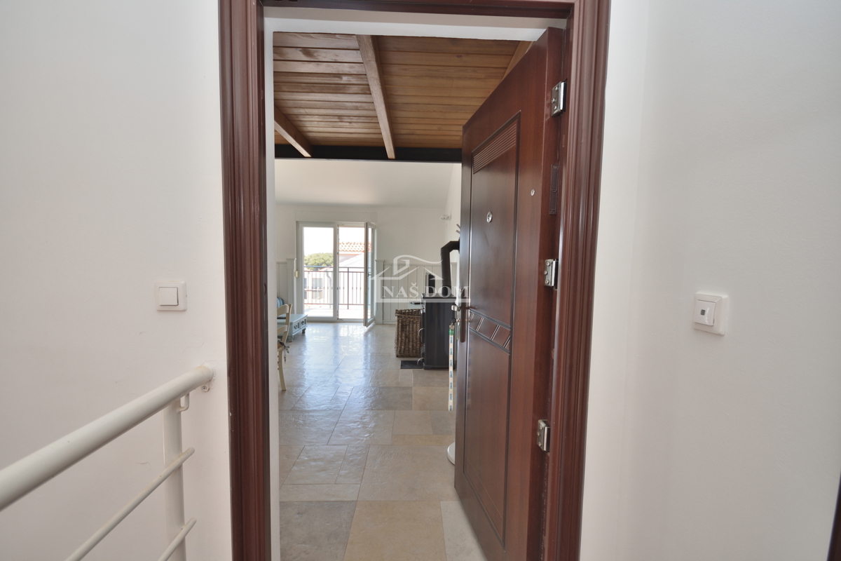 Tribunj - Enosobno stanovanje z galerijo, 450 m od plaže