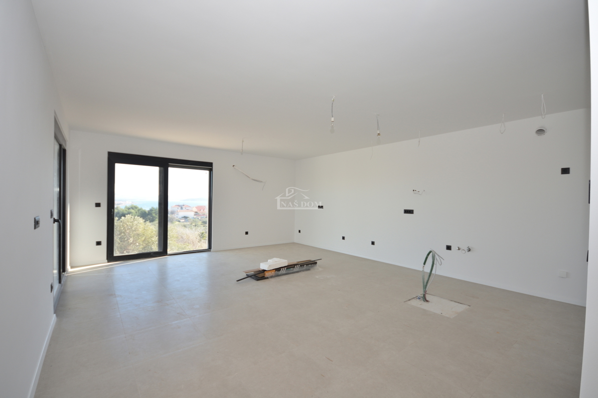 Vodice - dvojna hiša S2 s bazenom, pogled na morje