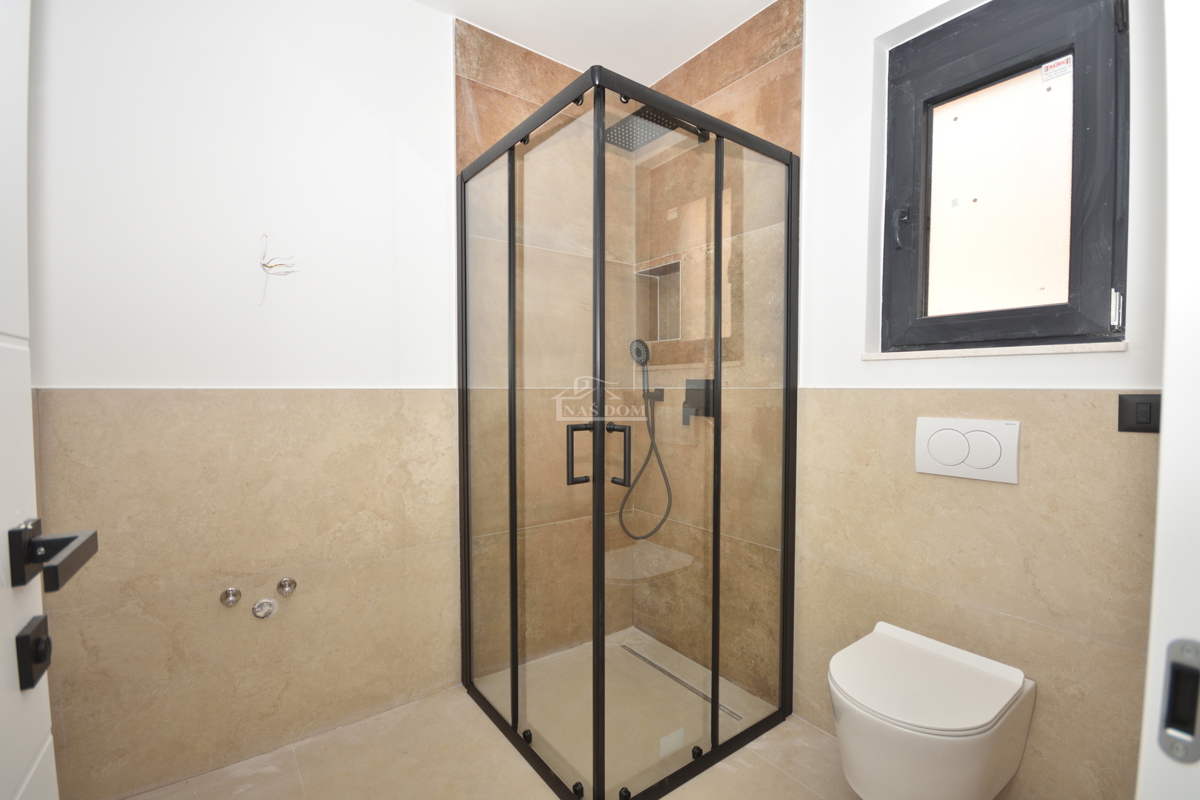 Vodice - dvojna hiša S2 s bazenom, pogled na morje