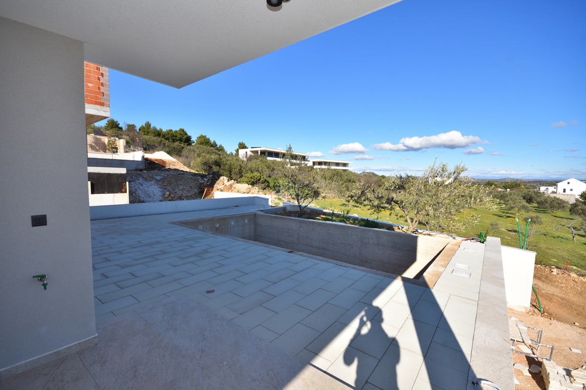 Vodice - dvojna hiša S2 s bazenom, pogled na morje