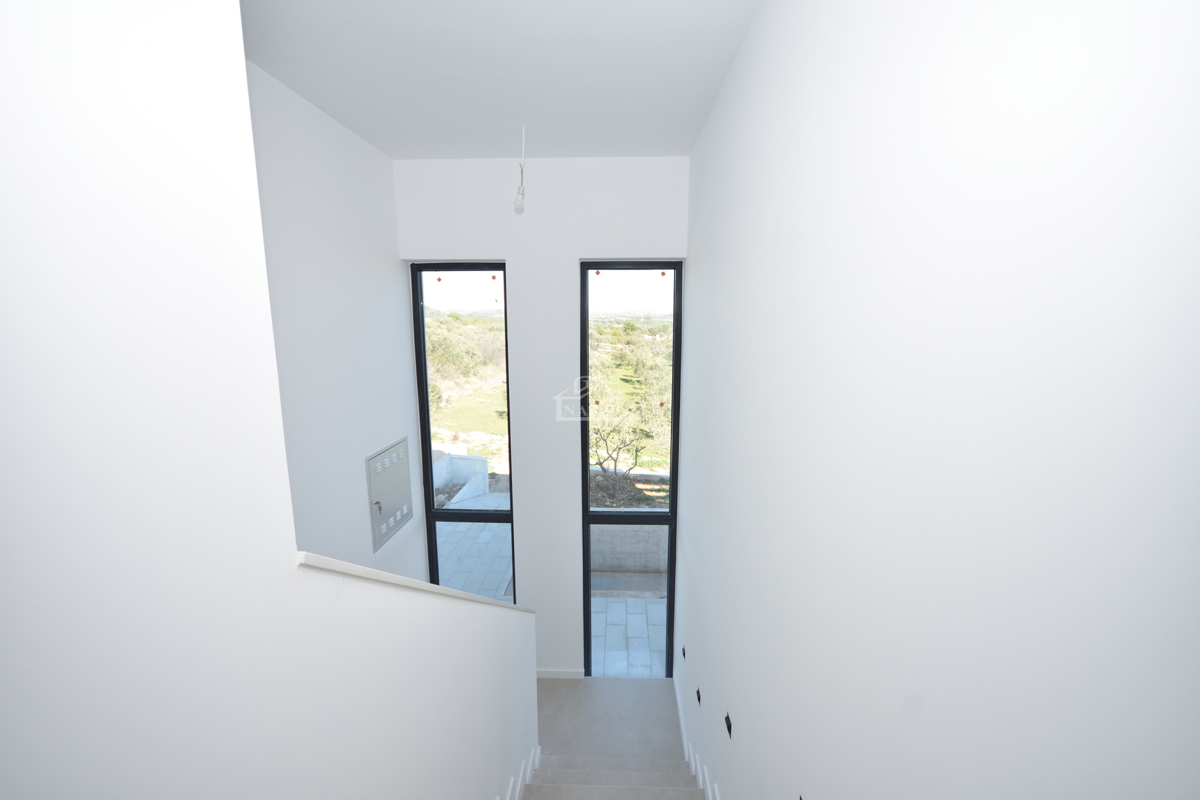 Vodice - dvojna hiša S2 s bazenom, pogled na morje